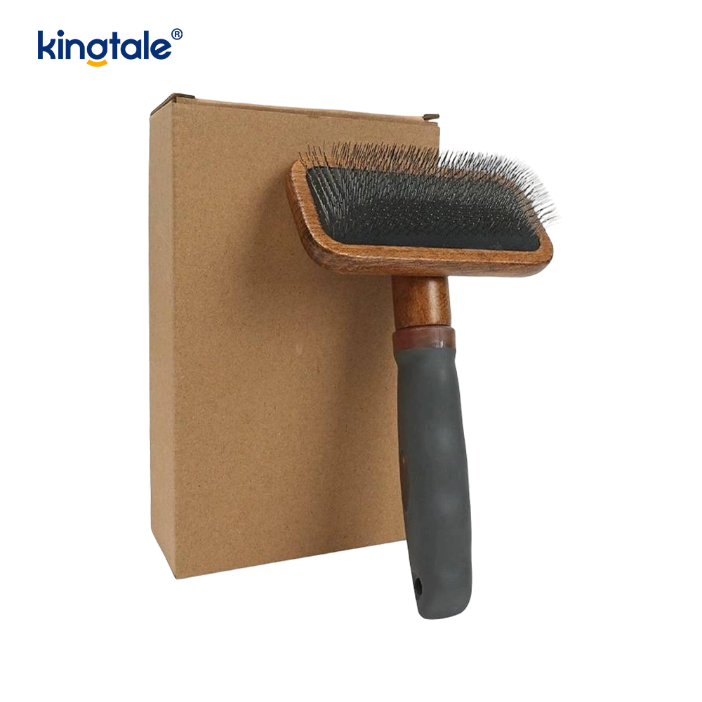 Peine para mascotas molido con cuerpo de madera de haya y pasadores de acero inoxidable