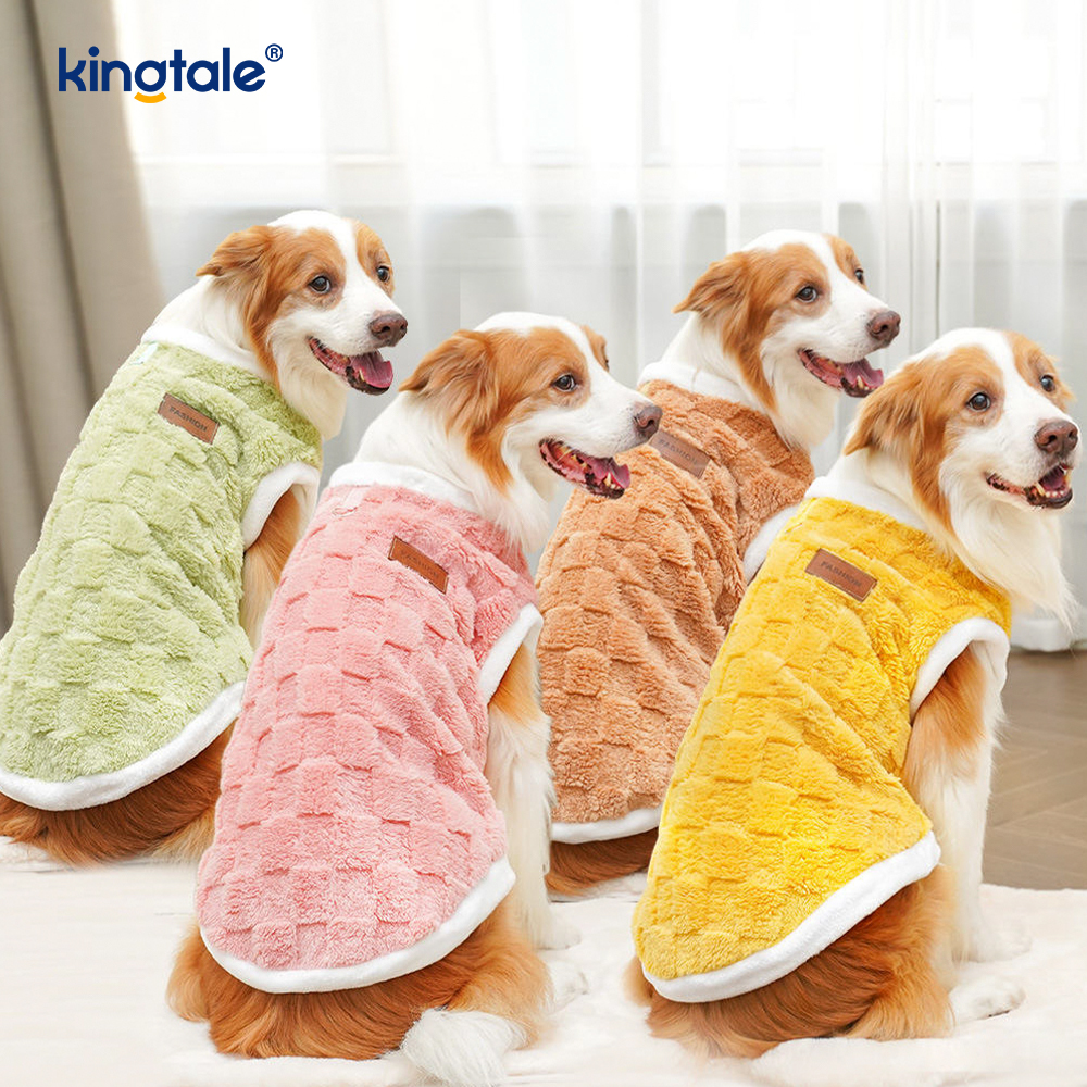 Los chalecos de felpa para mascotas de invierno son suaves y cómodos